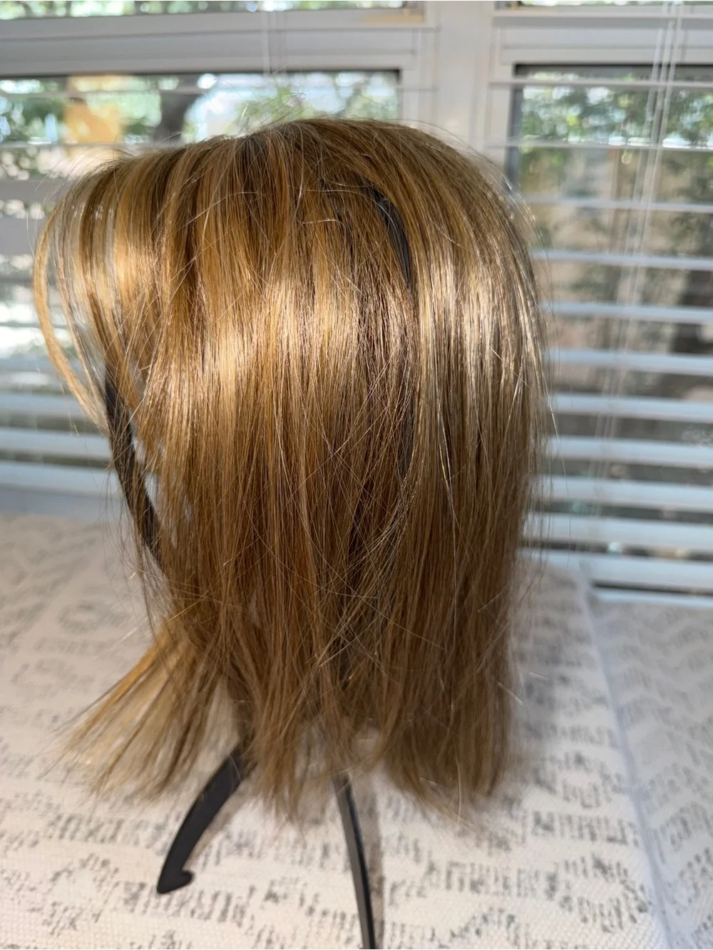 Henry Margu Light Ash Brown with gold blonde highlights 24H18 Topper